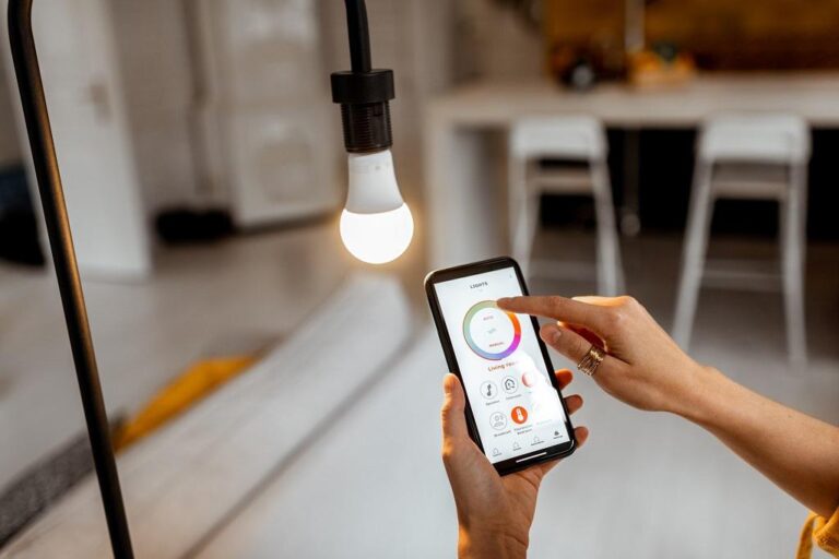 controllo della lampadina con il dispositivo mobile