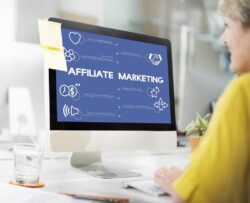 donna-con-computer-affiliazione-marketing