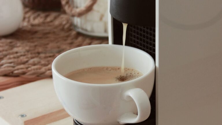 Recensione Lavazza A Modo Mio Tiny: la Mini Macchina che Conviene? (2026)
